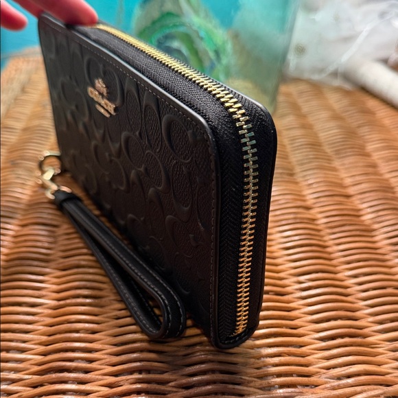 Coach Black Embossed Leather Zip Wallet/Wristlet NWOT - Picture 2 of 5